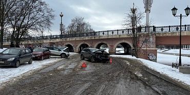 Тройное ДТП произошло в Орле под Александровским мостом