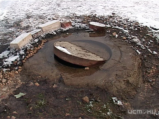 "Так что же это - вода или фекалии?": вот такие споры у жителей по переулку Ракетному