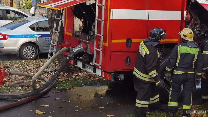 В Орле на ул. Ливенской горел магазин