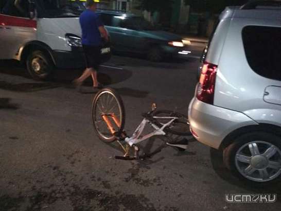 В Орле велосипедист попал под колеса машины