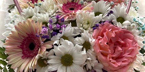 Медиахолдинг ИСТОКИ и LOVE радио Орел поздравляют своих зрительниц, слушательниц и подписчиц