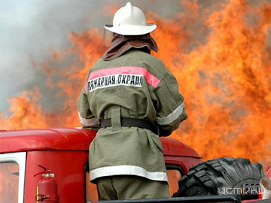 Во Мценске пожар спалил кладовку трехэтажного дома