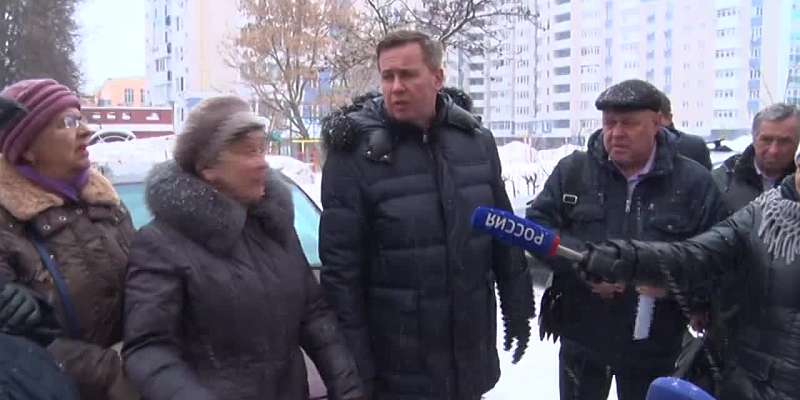Протекающие крыши, лужи во дворах и мусор: сити-менеджер Орла проехался по Советскому району