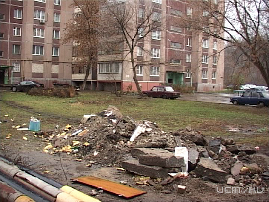 "Карпаты" из строительного хлама на Набережной Дубровинского