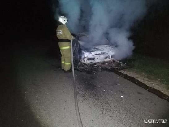 Ночью на дороге Орел — Болхов сгорела дотла легковушка