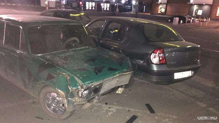 В Орле гонки на «жигулях» закончились ДТП с двумя разбитыми иномарками