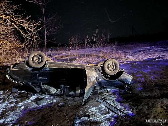 На Орловщине 18-летний водитель без прав опрокинулся в кювет