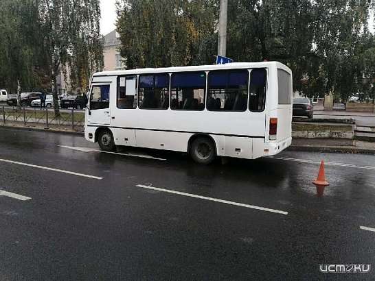 В орловской маршрутке упала пенсионерка