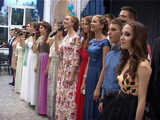 Самый трогательный вечер в году. В Орле отгремели выпускные балы 