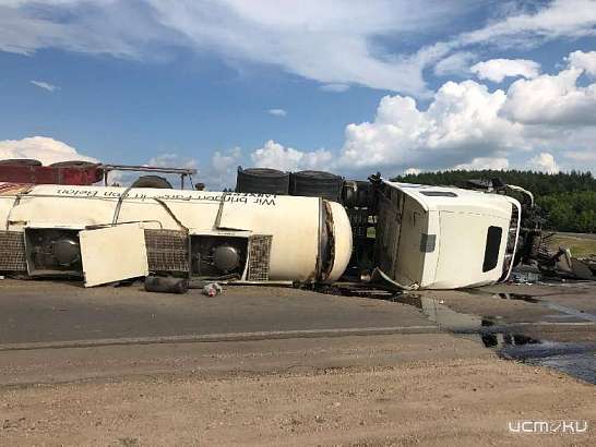 На трассе в Орловской области перевернулась цистерна из Воронежа