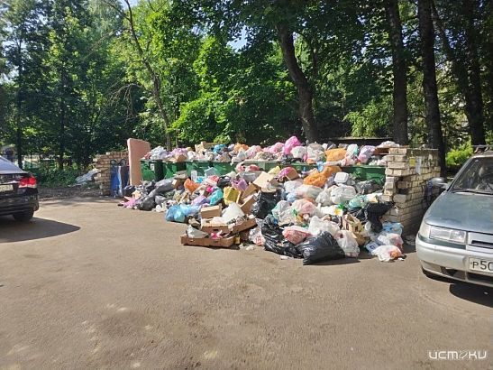 “Когда этот беспредел закончится?” Жители Орла бьют тревогу из‑за мусорных залежей у детсада