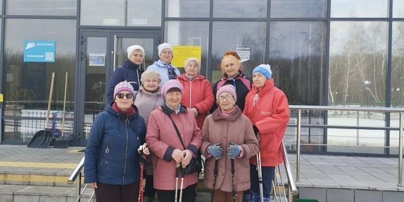 Людей "золотого возраста" приглашают на скандинавскую ходьбу