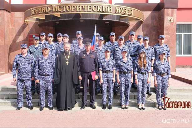Священник напутствовал сотрудников Росгвардии в день присяги в Орле