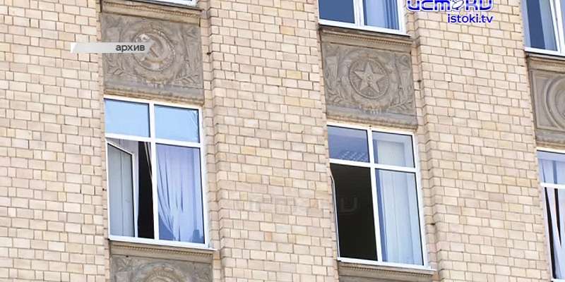 В парке Победы в Орле погнули фонарь, круговорт чиновников в областной администрации, полицейские поймали автомобильных мошенников. Об этом и не тольк...