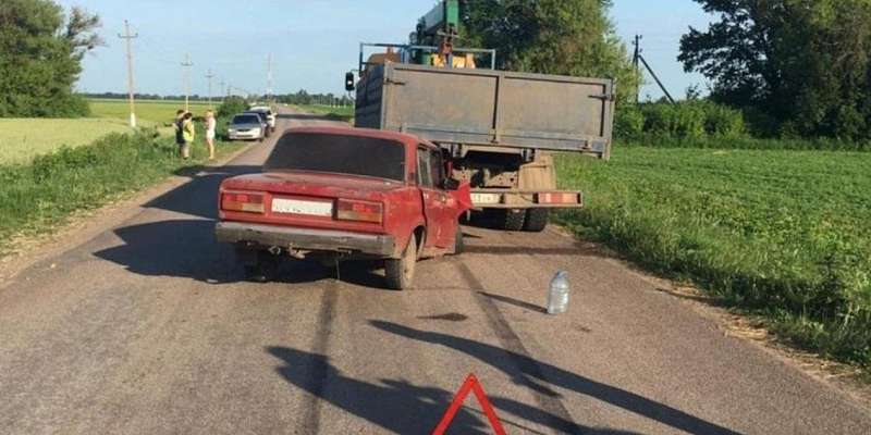 На Орловщине 18-летняя девушка пострадала в ДТП с КамАЗом