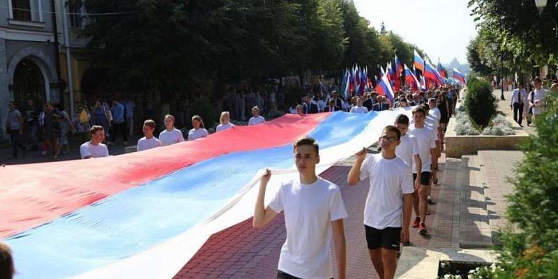 В этом году по улицам Орла не пронесут триколор