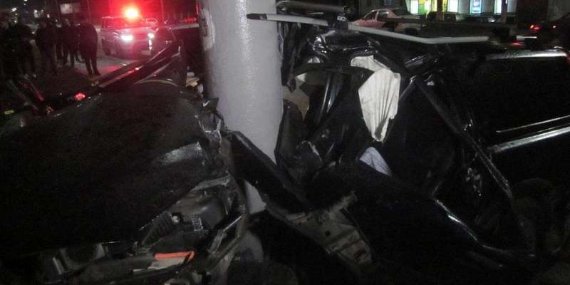 В Орле два человека разбились насмерть, врезавшись на машине в столб