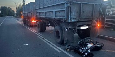 дтп В Орловской области мотоциклист попал в больницу после столкновения с КамАЗом