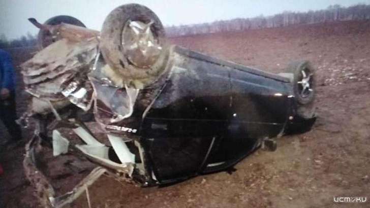 Авто всмятку: «Лада-Приора» перевернулась на Орловщине