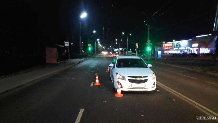 15-летняя орловчанка попала под машину, перебегая дорогу в неположенном месте 