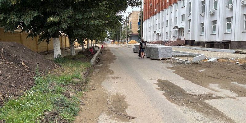 На улице Сурена Шаумяна в Орле подрядчик утверждает, что половина работ уже сделана