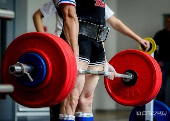 Ливенский спортсмен-пауэрлифтер привез победу России из Франции