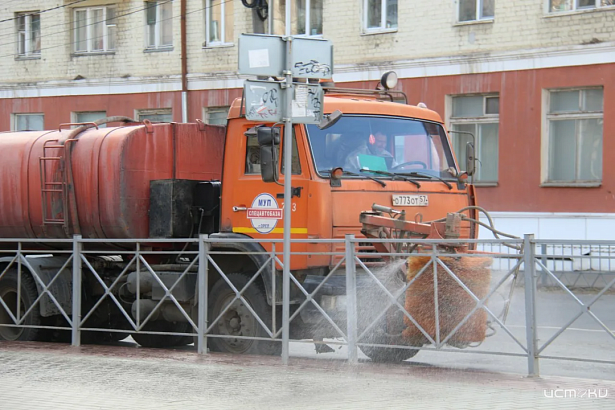 Орловские улицы поливают питьевой водой?  Орловские улицы поливают питьевой водой?