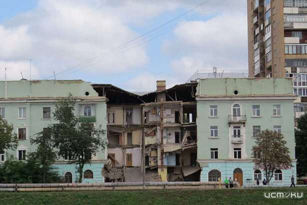 Вместо «карточного» домика на набережной Дубровинского построят многоэтажку