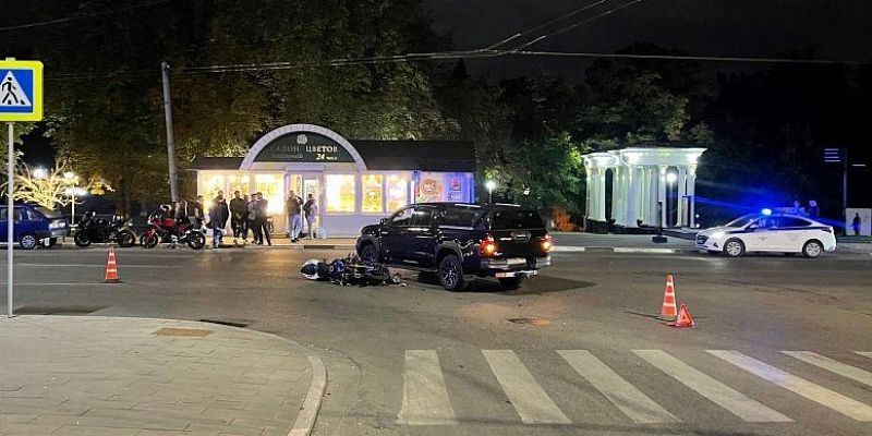 авария в Орле В Орле мотоциклист протаранил иномарку и попал в больницу