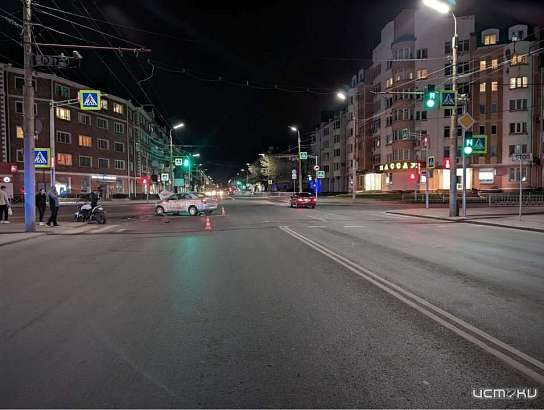 В Орле не смогли разъехаться автомобиль и мотоцикл