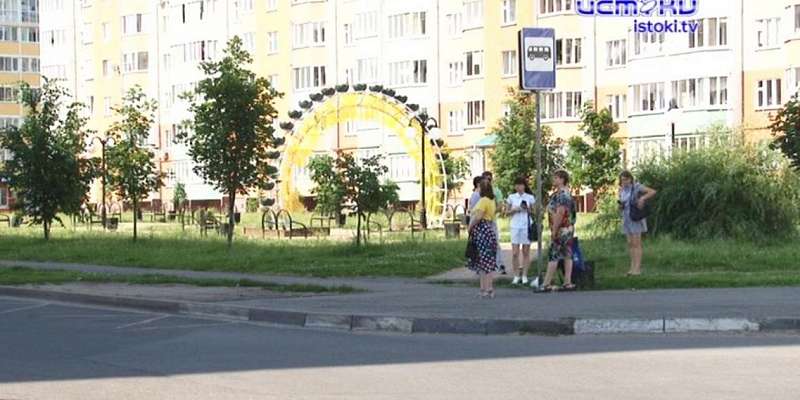 Под палящим солнцем и проливным дождем: 13 лет в Зареченском микрорайоне не могут оборудовать остановки