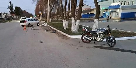 ДТП в Глазуновке: мотоциклист без прав доставлен в больницу после столкновения