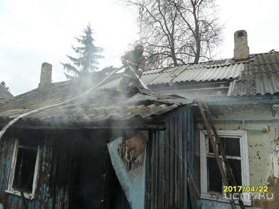 В поселке Кромы из-за газовой конфорки произошел пожар. Пострадали две женщины