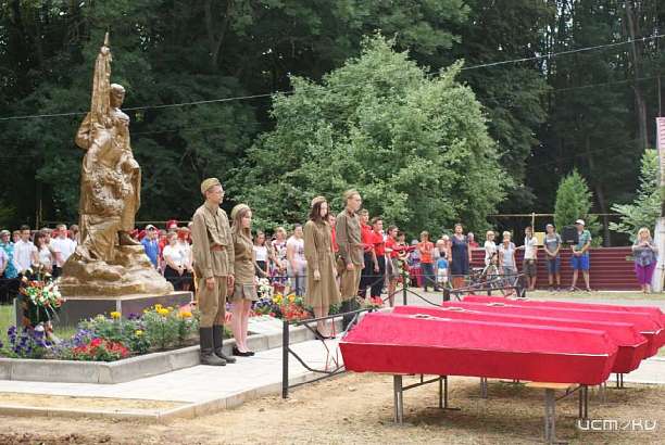 Останки около 80 советских солдат перезахоронили в Свердловском районе