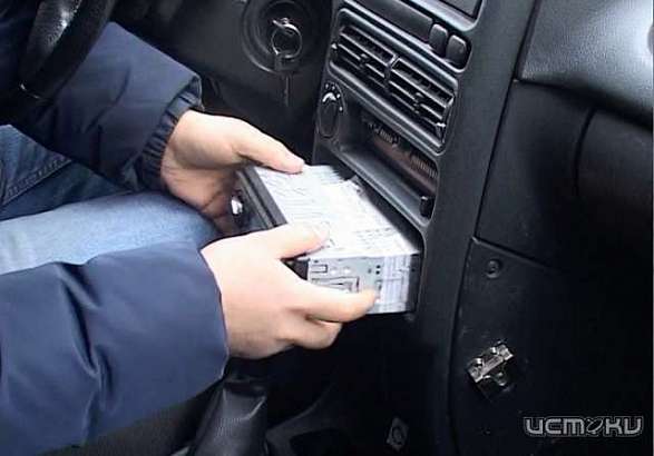 Орловские полицейские раскрыли две кражи из автомобилей