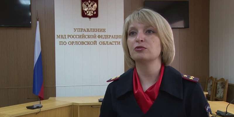 В Орле средь бела дня парень напал на женщину и украл у нее ювелирные украшения