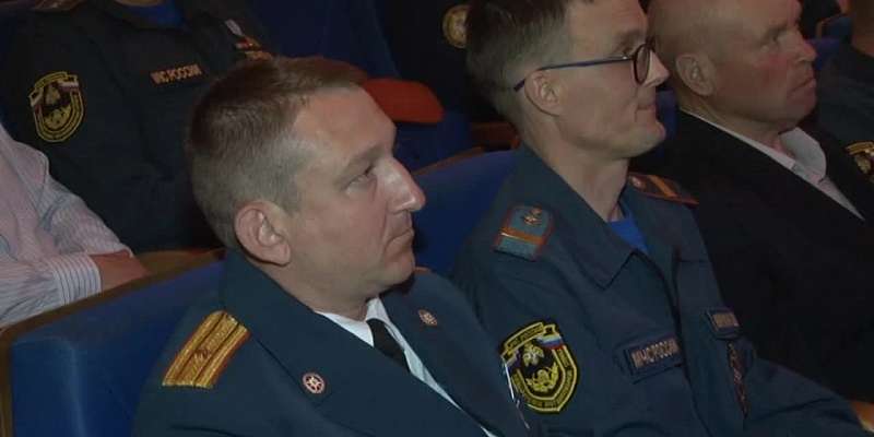 И огнеборец, и спасатель, и медик- в Орле отметили 370-летие пожарной охраны.