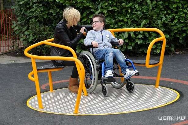 В Орле в Парке Победы строят инклюзивную площадку для детей