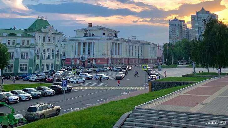 Дождь и гроза. Погода вновь не балует орловчан солнцем.