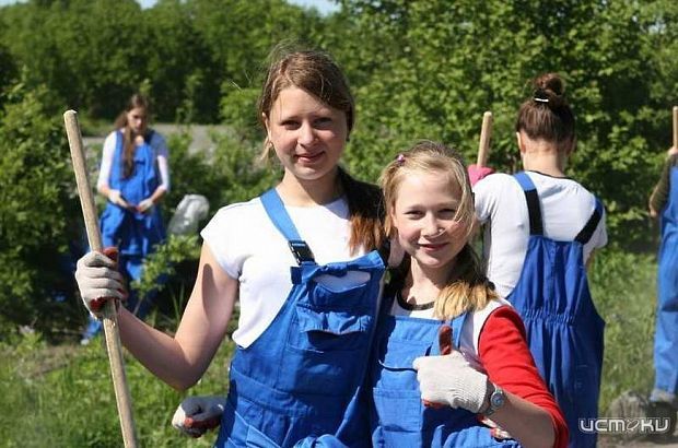 С начала года в Орловской области в рамках программы временной занятости несовершеннолетних отработали 1768 подростков 