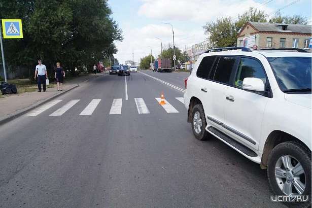 20-летняя орловчанка попала в больницу, угодив под колеса авто на зебре