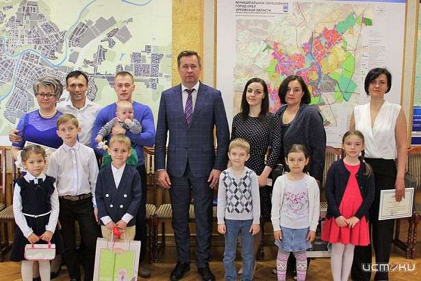 Секрет счастья прост: главное — любовь! В Орле отметили День семьи