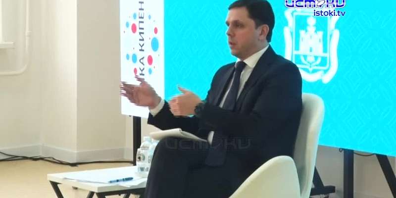 Пресс-конференция, на которую позвали все СМИ, невзирая на лояльность к орловским властям. Такое сейчас происходит редко. О чем журналисты спрашивали ...