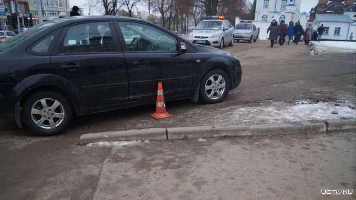 На Крещение в Орле автомобиль сбил женщину на территории монастыря