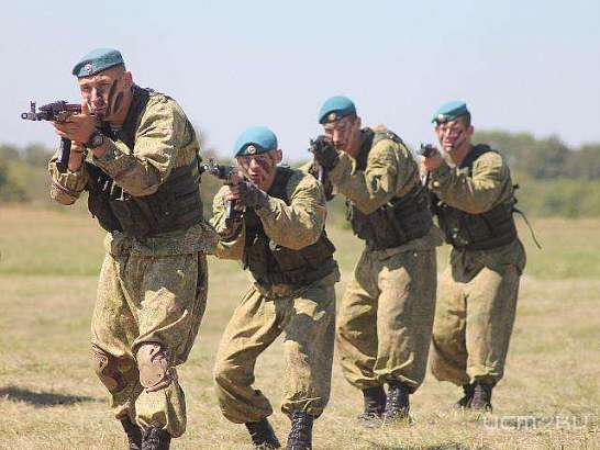 В Орле прошли показательные выступления десантников