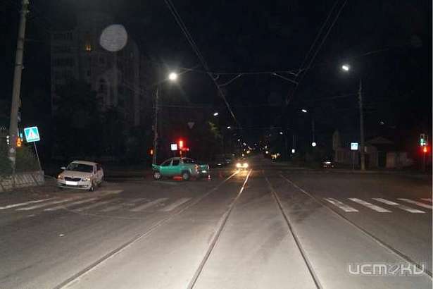 Ночью в Орле произошло столкновение двух автомобилей