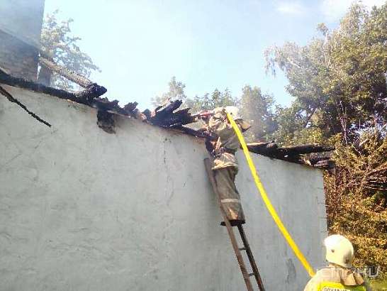 В Верховском районе горел жилой дом