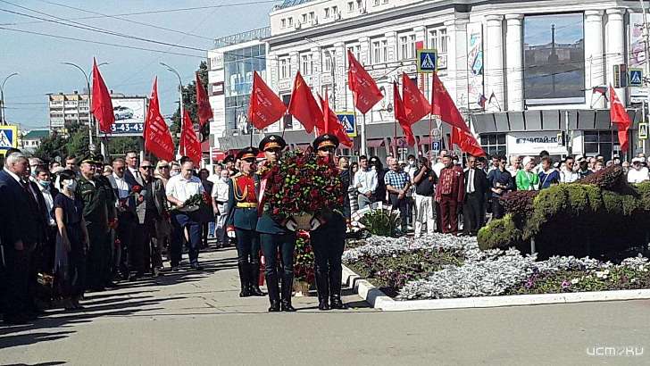 Кадры праздничного города: Орел встречает 77-ю годовщину освобождения от фашистов