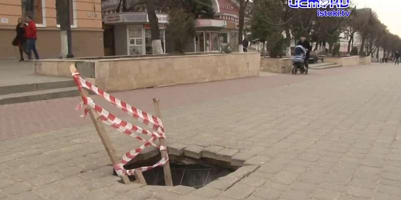На орловском кладбище из-за мусора вспыхнул пожар, а сотрудника «Орелгосзаказчика» поймали на взятке. Новости за 90 секунд