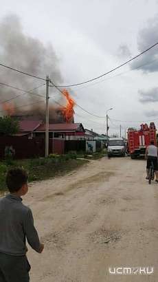 В Субурбии Орловского района сегодня сгорело 2 дома